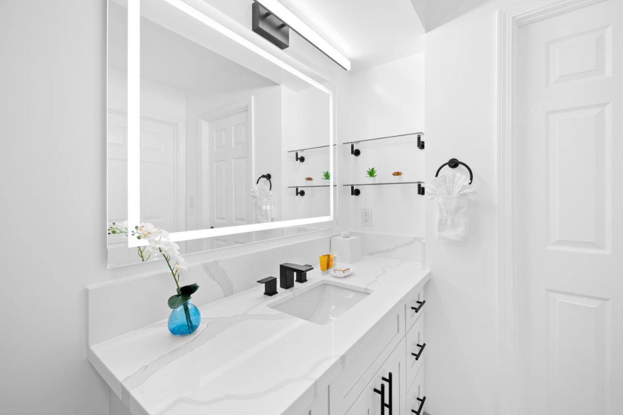 Gorgeous Condo With Ocean View, Near Beach, Free Parking Хонолулу Екстериор снимка