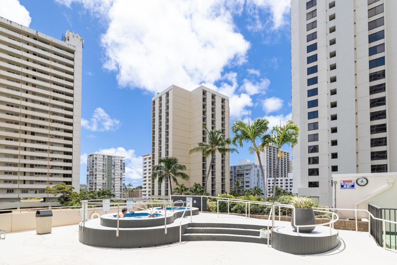 Gorgeous Condo With Ocean View, Near Beach, Free Parking Хонолулу Екстериор снимка