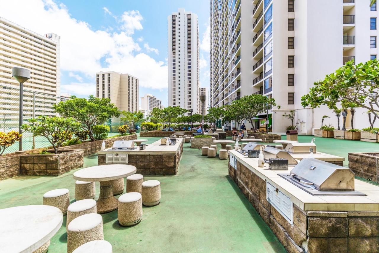 Gorgeous Condo With Ocean View, Near Beach, Free Parking Хонолулу Екстериор снимка
