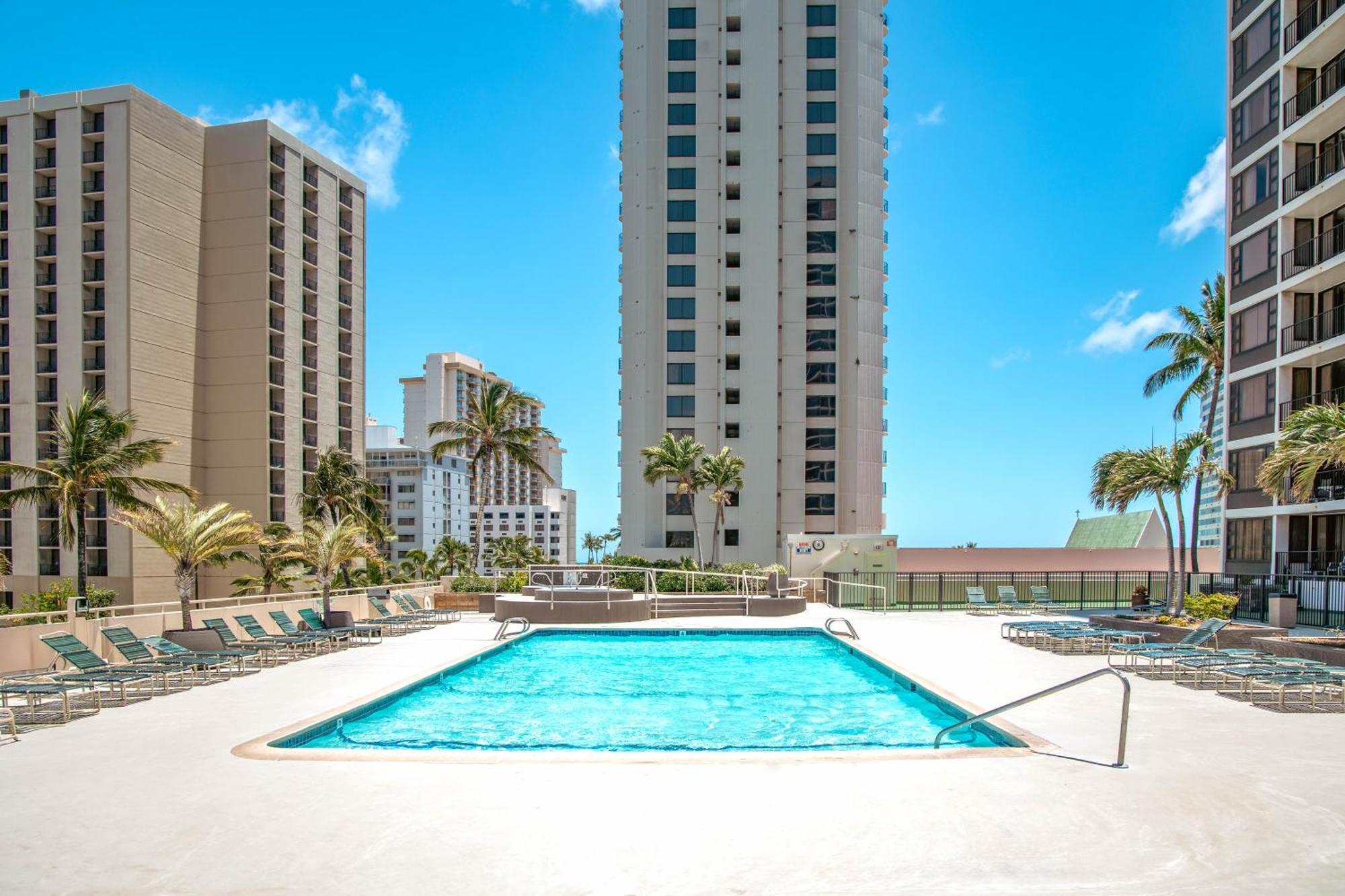 Gorgeous Condo With Ocean View, Near Beach, Free Parking Хонолулу Екстериор снимка