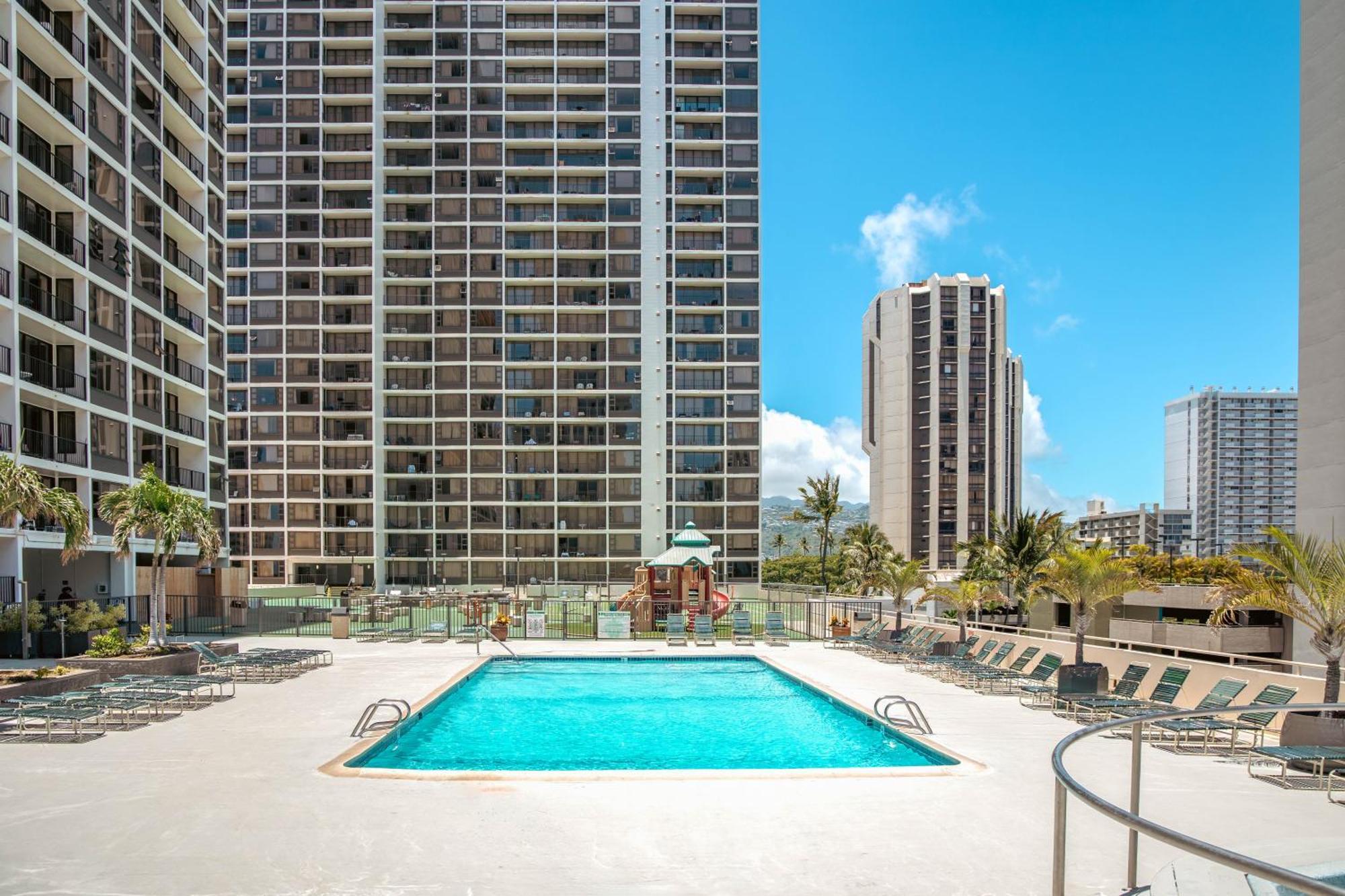Gorgeous Condo With Ocean View, Near Beach, Free Parking Хонолулу Екстериор снимка